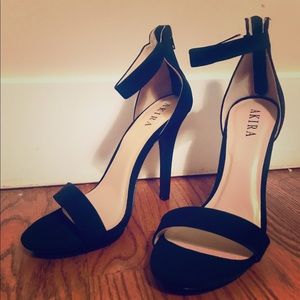 Ultra glam AKIRA black 6” heels size 8